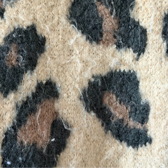 Victoria Secret PINK, Womens Brown Leopard Print Fuzzy Sweater, Size XS - Picture 5 of 6